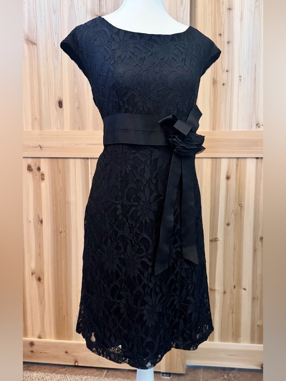 Clari.e. Black Lace Cap Sleeve Sheath Cocktail Dress (12)